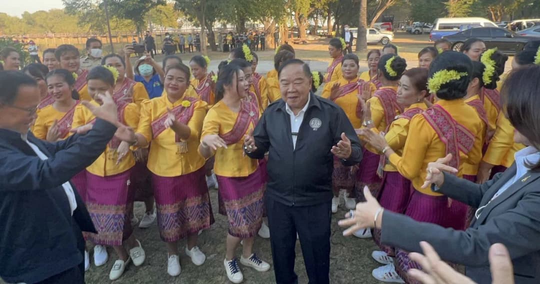 พลังประชารัฐ จัดทัพ ส.ส.พร้อมเลือกตั้ง  ชู ‘ประวิตร’ แคนดิเดตนายกฯ ก้าวข้ามขัดแย้ง