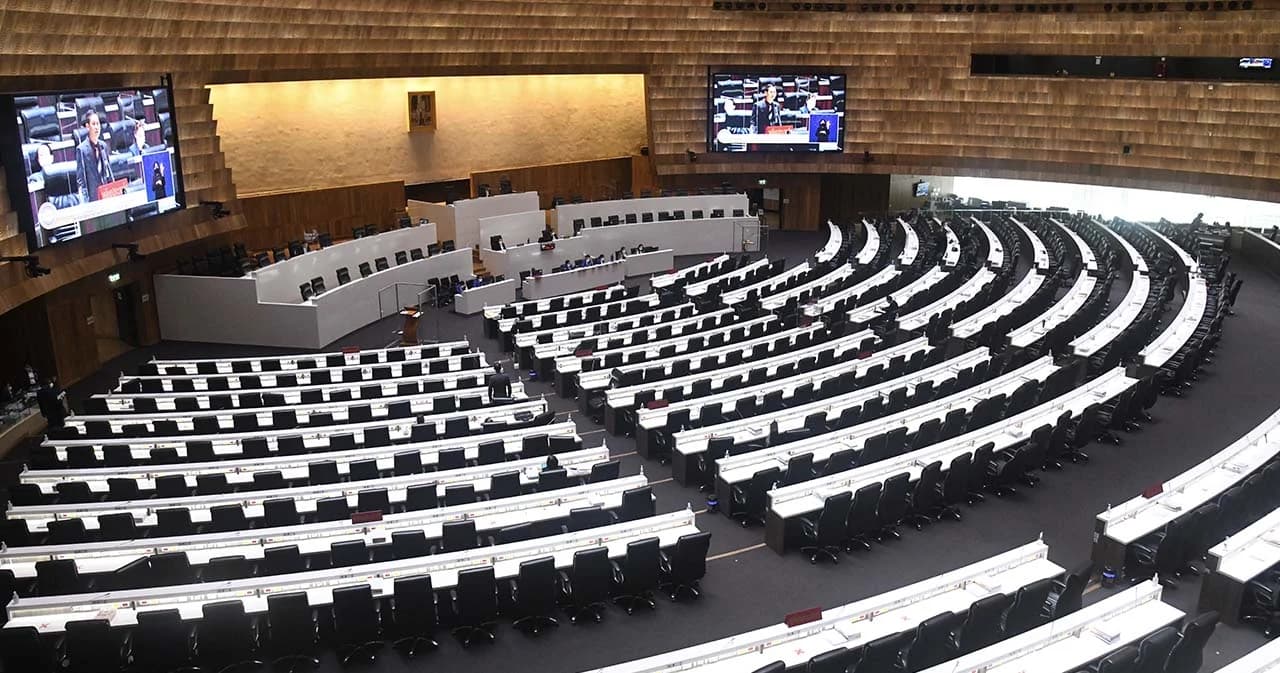 ประชุมร่วมรัฐสภาล่ม ก่อนลงมติให้เลื่อนวาระแก้ไขร่างรัฐธรรมนูญของฝ่ายค้านมาพิจารณา