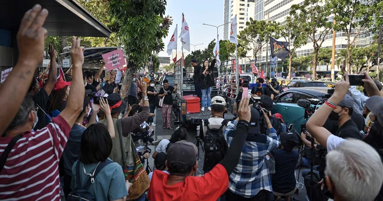 คาร์ม็อบ เรียกร้องยุติคดี-ปล่อยนักโทษการเมือง