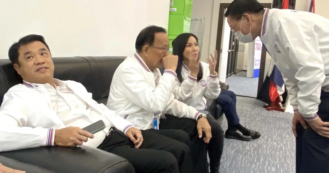 ‘สันติ’ ชี้หากกลุ่ม ‘สมคิด’ กลับเข้าพรรค เป็นเรื่องดีมีมือเศรษฐกิจมาร่วมงานเพิ่ม ยันแนวทาง ‘ก้าวข้ามความขัดแย้ง’