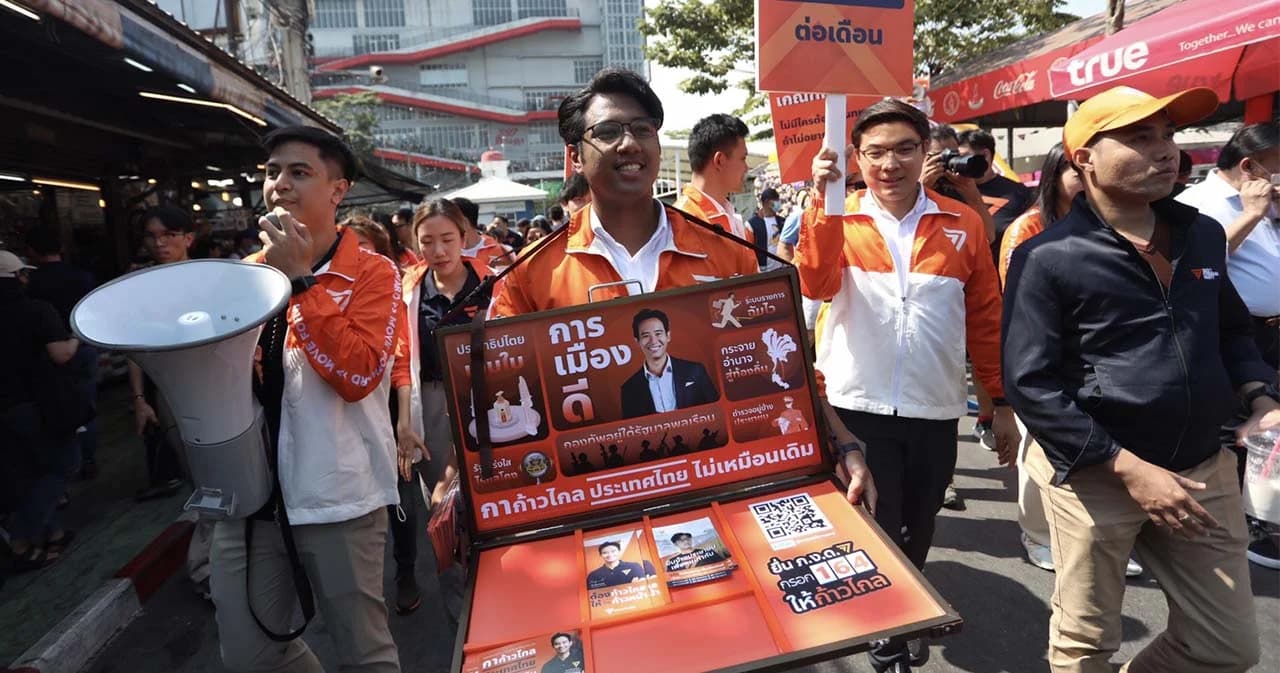 ‘พิธา’ ประกาศพร้อมเป็นนายกฯ คนที่ 30 พร้อมเลือกตั้งนำเสนอนโยบายผ่านแผงลอตเตอรี่