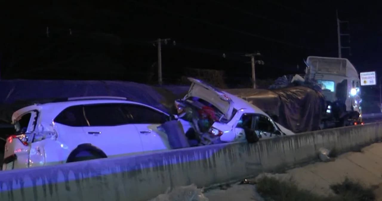 เทรลเลอร์ 22 ล้อ ชน 16 คันรวด วัดเเอลกอฮอล์คนขับ ได้ 300 มิลลิกรัมเปอร์เซ็นต์