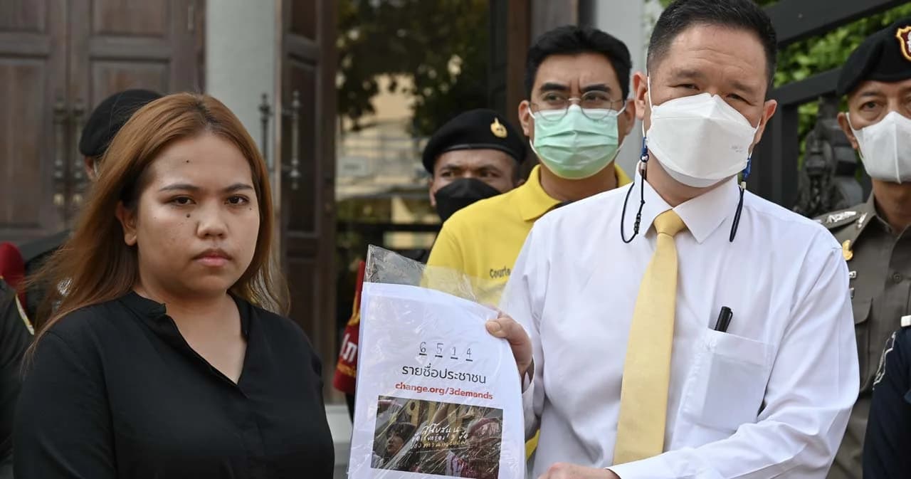 ประมวลภาพ ยื่น 6,514 รายชื่อถึงประธานศาลฎีกา สนับสนุนข้อเรียกร้องของ ตะวัน-แบม