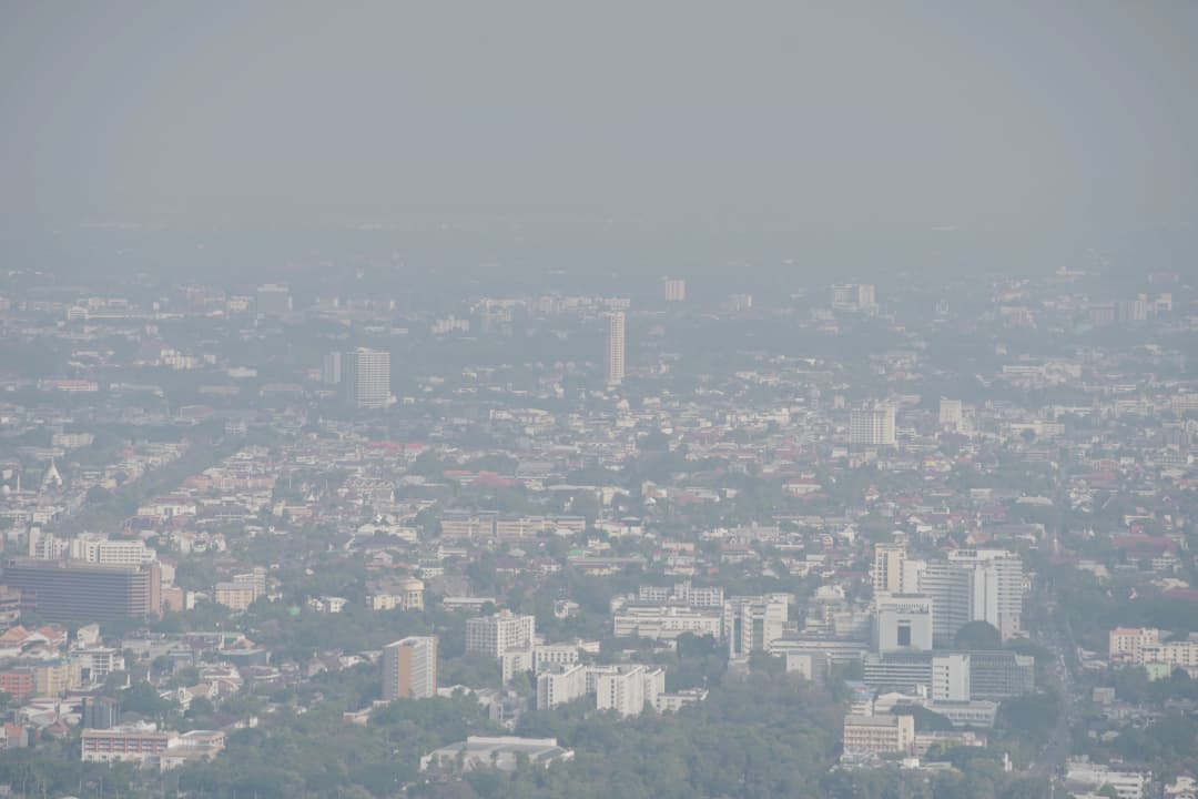 ฝุ่น PM2.5 วันนี้ ยังวิกฤตทั่วไทย โรงเรียนใน กทม. เริ่มประกาศหยุดเรียนกันแล้ว