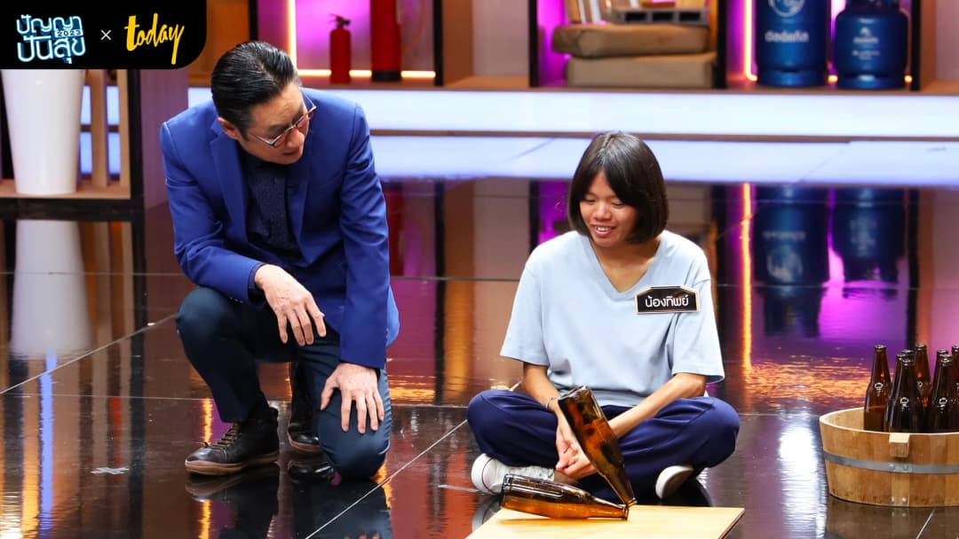 ศศิธร สุขสวัสดิ์ และตัวตนที่บอกเล่าผ่าน “โชว์ตั้งขวด”