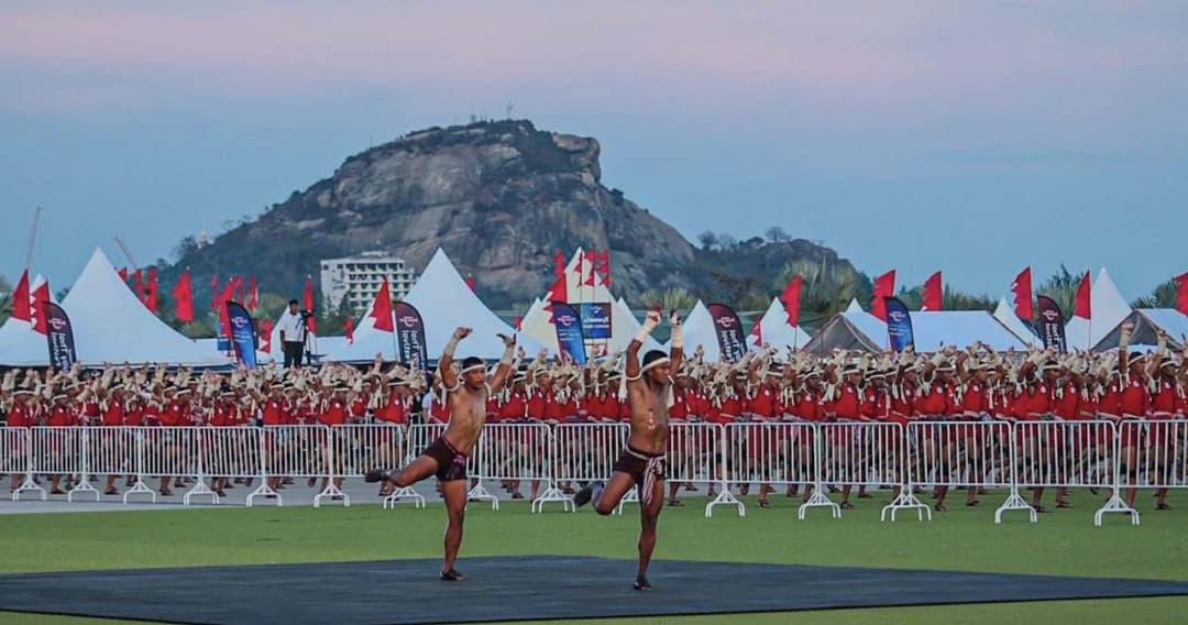 ‘บัวขาว’ นำทหาร 3,660 นาย แสดง “ไหว้ครูมวยไทย” บันทึกสถิติโลก