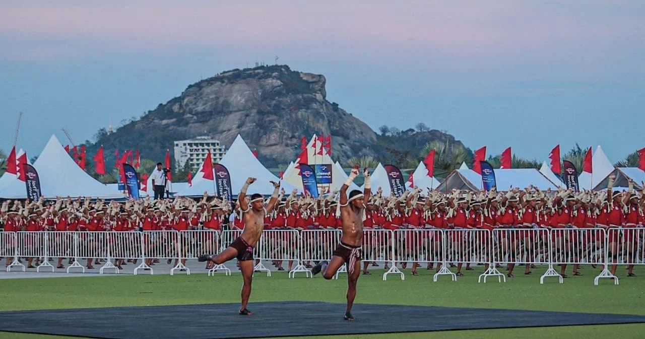 ‘บัวขาว’ นำทหาร 3,660 นาย แสดง “ไหว้ครูมวยไทย” บันทึกสถิติโลก