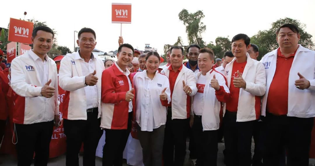 ‘แพทองธาร’ ยันเพื่อไทยไม่จับมือพรรคใด มุ่งหน้าแลนด์สไลด์