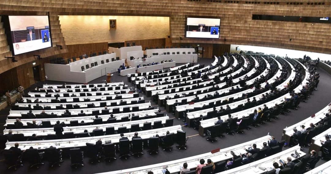 ก้าวไกลโวยรัฐสภาล่มต่อเนื่อง ชี้เล่นเกมองค์ประชุม ‘พรเพชร’ สั่งตรวจสอบ ส.ว.ลาประชุม