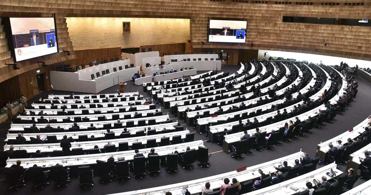 ก้าวไกลโวยรัฐสภาล่มต่อเนื่อง ชี้เล่นเกมองค์ประชุม ‘พรเพชร’ สั่งตรวจสอบ ส.ว.ลาประชุม