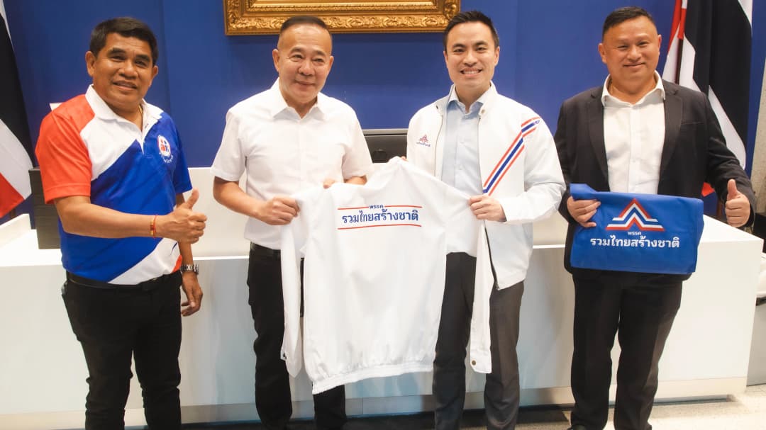 ‘สมหวัง อัสราษี – เจ๋ง ดอกจิก’ แกนนำเสื้อแดง พลิกขั้วสวมเสื้อร่วมงาน ‘รวมไทยสร้างชาติ’