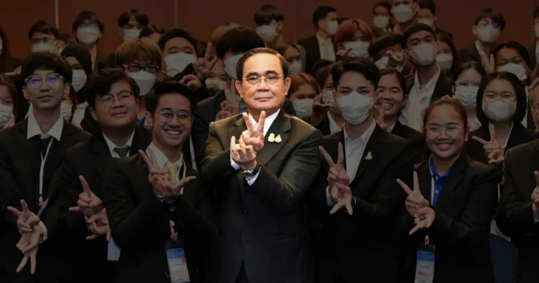 นายกฯ บอกกับ ยุวทูตคุณธรรม สังคมปัจจุบันต้องปรับตัว ถามกูเกิลก่อนวิจารณ์รัฐบาลทำอะไร