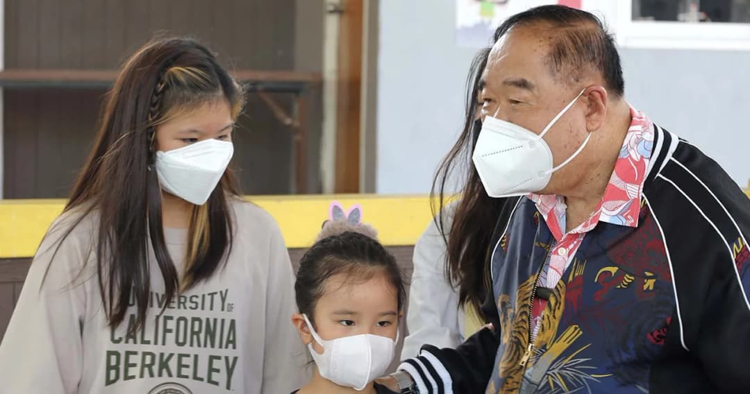 ‘ประวิตร’ ทำกิจกรรมมอบความสุขให้เด็กๆ สถานสงเคราะห์เด็กชายบ้านปากเกร็ด