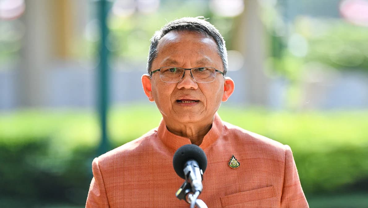 ‘สมศักดิ์’ ไม่รู้ ส.ส.ค่ายสามมิตรสุโขทัยย้ายไปเพื่อไทย ย้ำยังอยู่พลังประชารัฐ ‘สุริยะ’ ไปไหนไปด้วยกัน