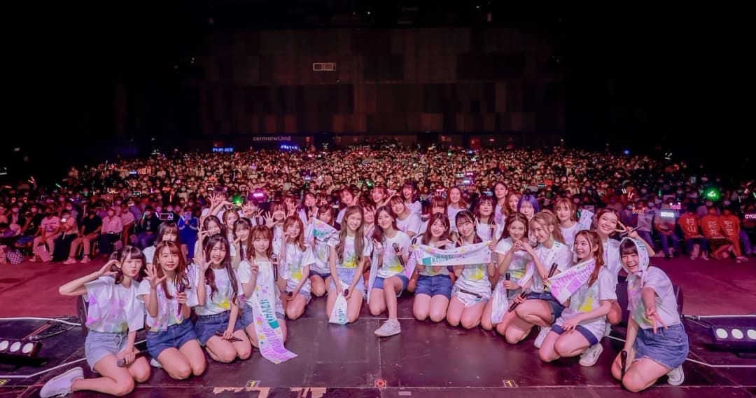 ‘BNK48’ จับมือ ‘CGM48’ ควงแขนรุ่นพี่ ‘AKB48’ โชว์ความสนุกบนเวที AKB48 Group CIRCLE JAM 2023