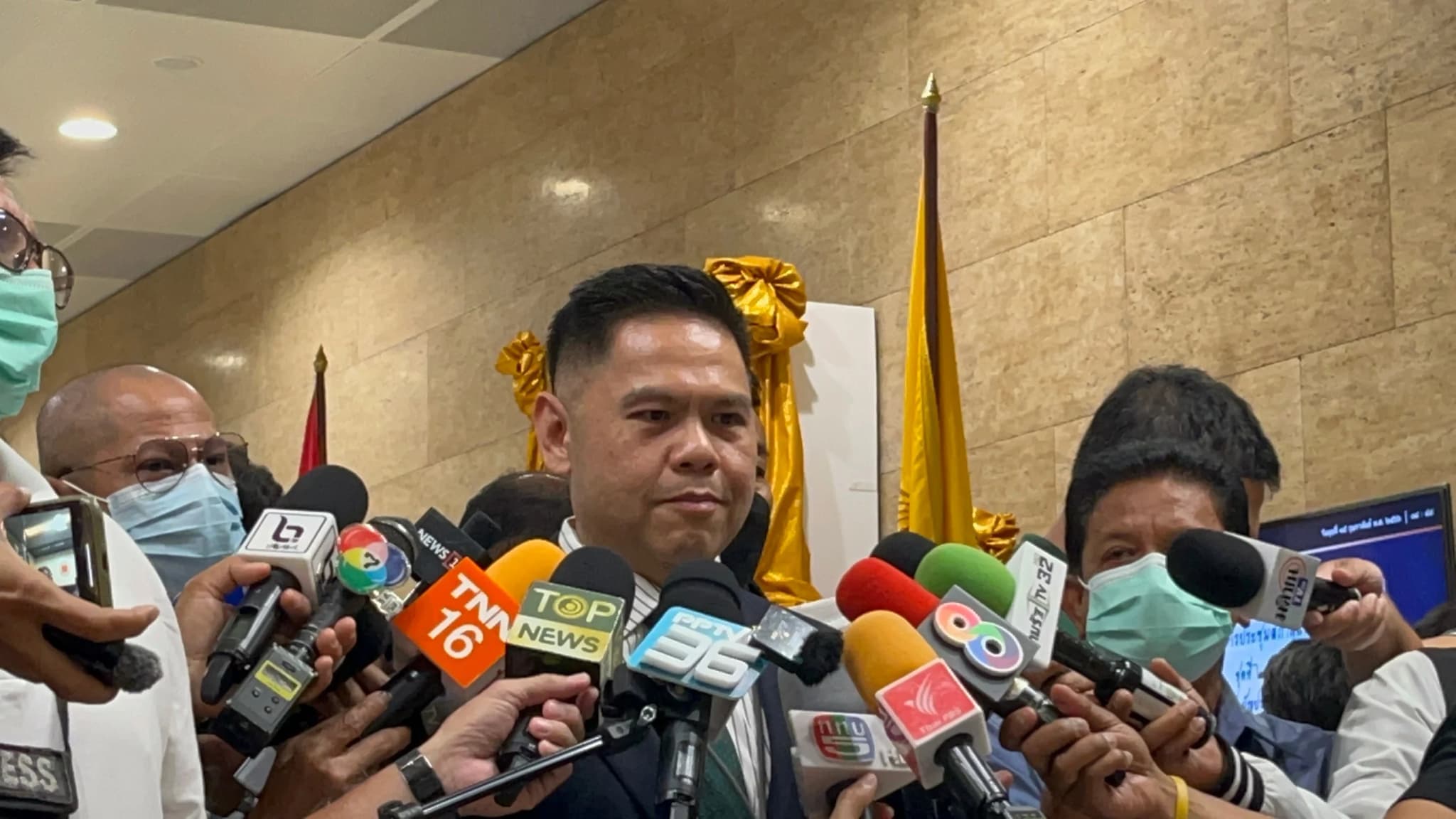 ‘วราวุธ’ เคลียร์ใจ ‘พีระพันธุ์’ ยันไม่เอาการเมืองเอี่ยวงานพรรคร่วมรัฐบาล