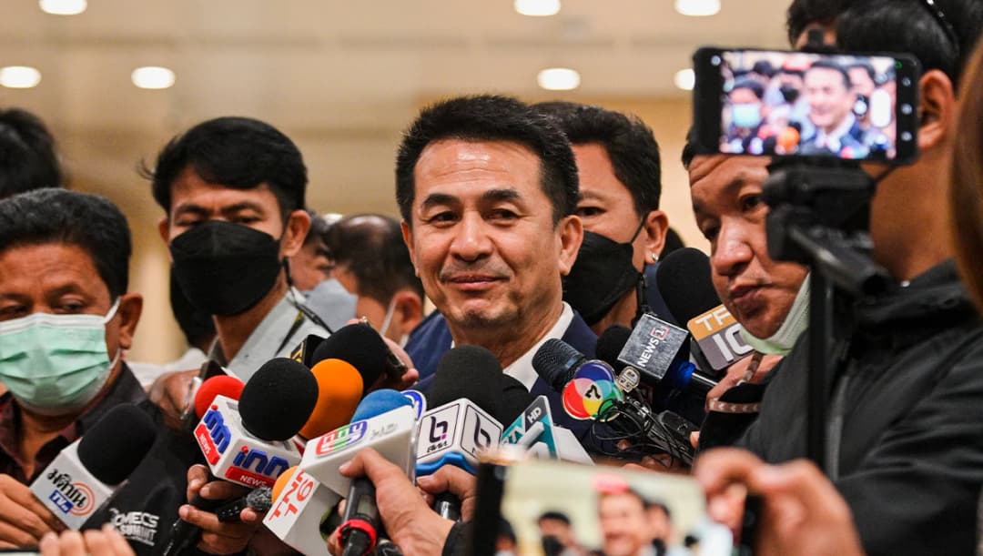 นพ.ชลน่าน ปัดหาเสียงในสภา อัดกลับนายกฯ ตอบเรื่องเดิมๆ ชี้ความเป็นเครือญาติปฏิเสธไม่ได้