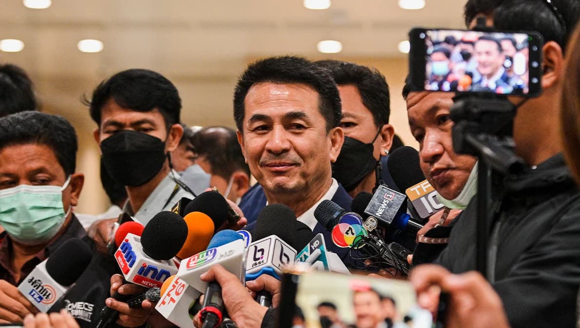 นพ.ชลน่าน ปัดหาเสียงในสภา อัดกลับนายกฯ ตอบเรื่องเดิมๆ ชี้ความเป็นเครือญาติปฏิเสธไม่ได้