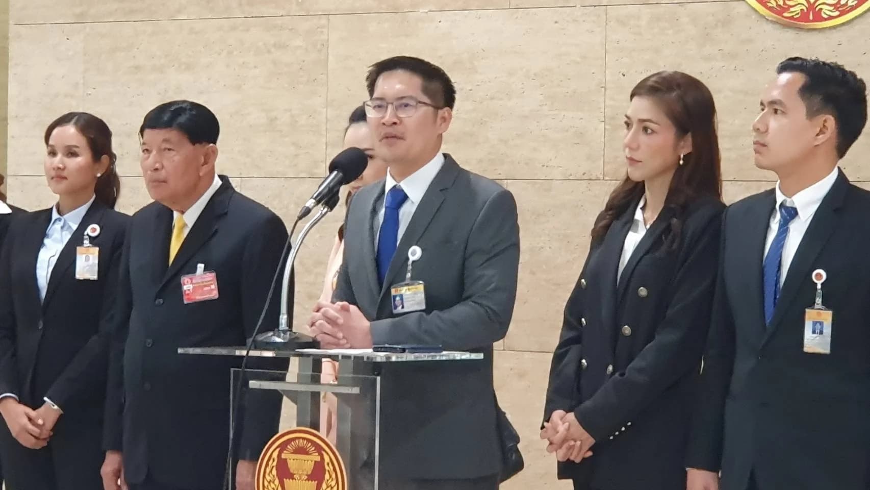 ถือฤกษ์ 09.09 น. ‘เต้-มงคลกิตติ์’ ยื่นใบลาออกจากตำแหน่ง ส.ส. มีผลทันที