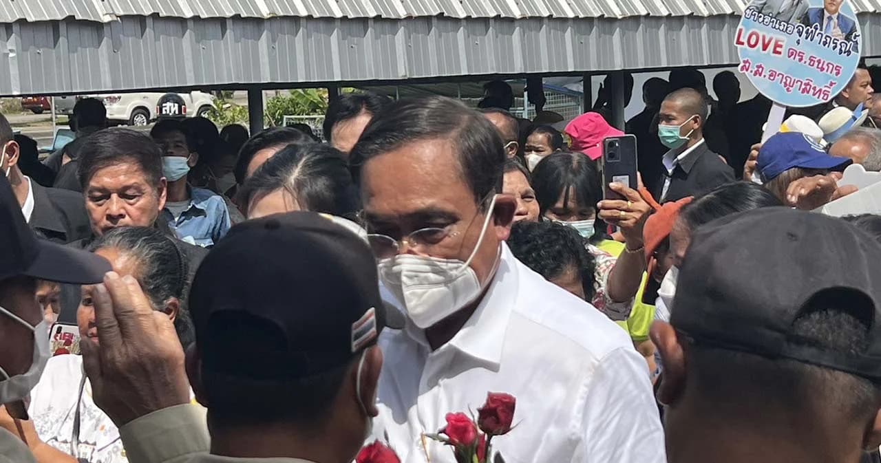 นายกฯ ลงพื้นที่ จ.นครศรีธรรมราช รับฟังปัญหาด้านการท่องเที่ยว ยังไม่พูดเรื่องวันยุบสภา