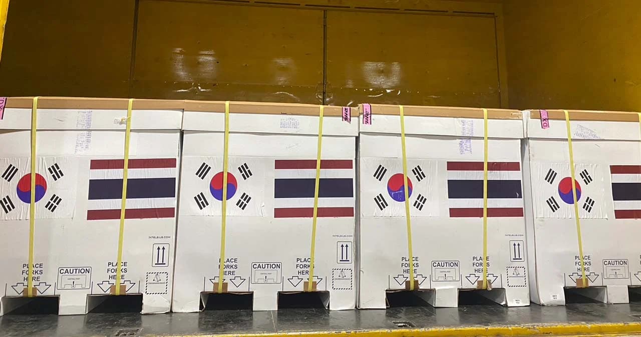 สธ. รับมอบวัคซีนโควิด-19 รุ่นใหม่ กว่า 5 แสนโดส จากเกาหลีใต้ เตรียมกระจายทั่วประเทศ