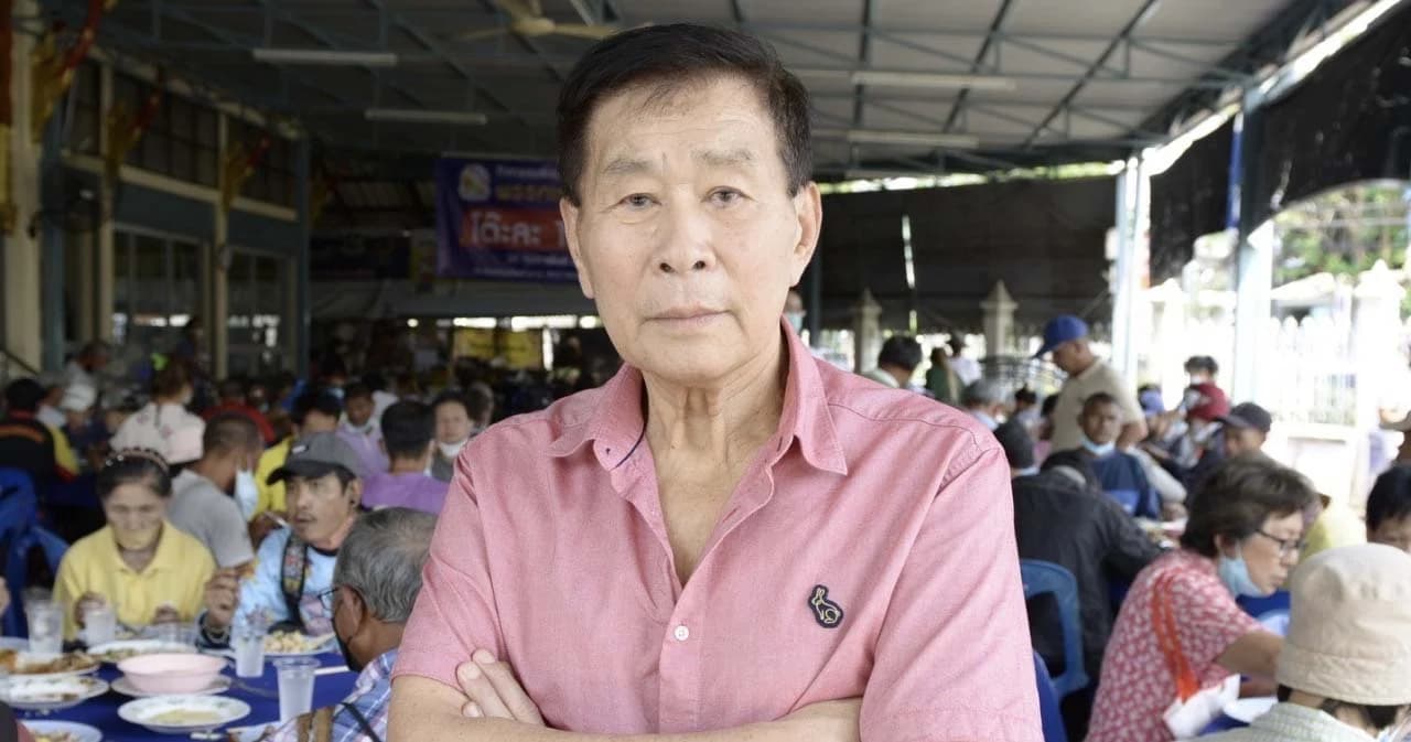 ‘เสรีพิศุทธ์’ ร่วมกิจกรรมระดมทุน โต๊ะละ 1 บาท ชี้กินอิ่มเหมือนกัน แม้ไม่ใช่โต๊ะจีน โต๊ะละ 3 ล้าน