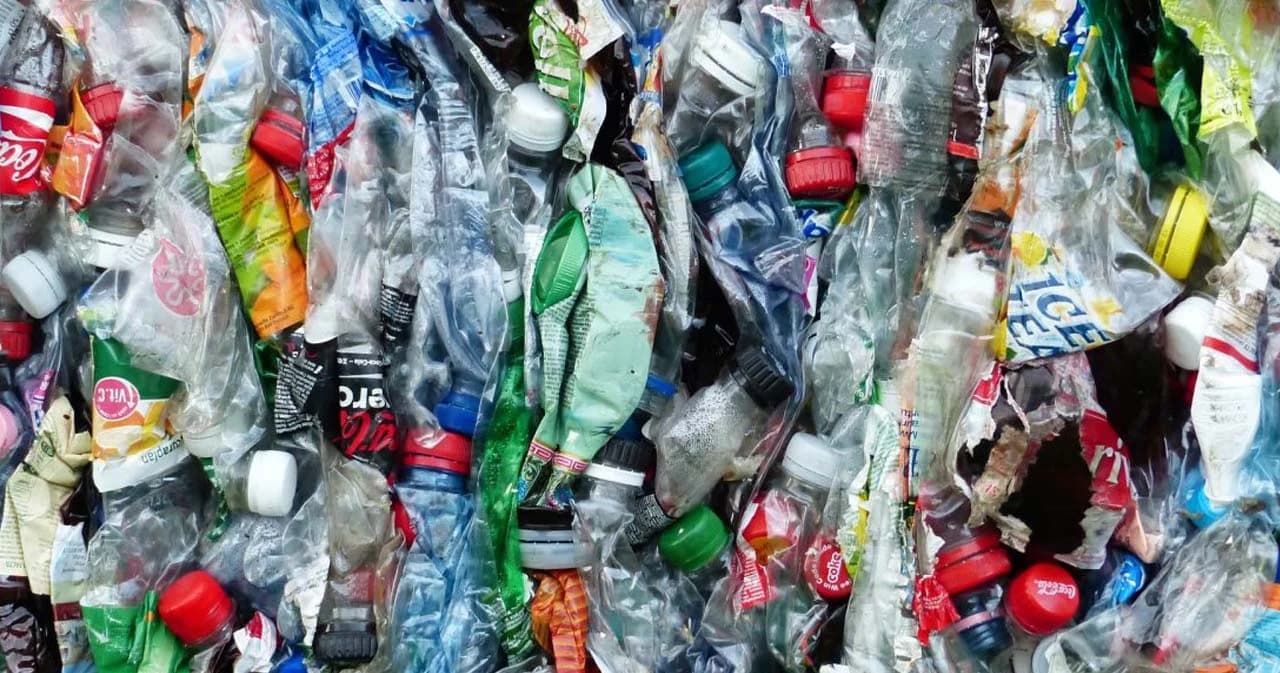 ไทยจะไม่ถูกมองเป็น ‘ถังขยะโลก’ คุมเข้มห้ามนำเข้าเศษพลาสติกจากต่างประเทศ 2 ปี