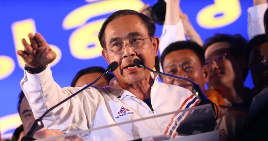 พล.อ.ประยุทธ์ ปราศรัยใหญ่ที่โคราช อ้อนอย่าทอดทิ้งลูกอีสาน เล็งเพิ่มเงินบัตรสวัสดิการฯ 1,000 บาท