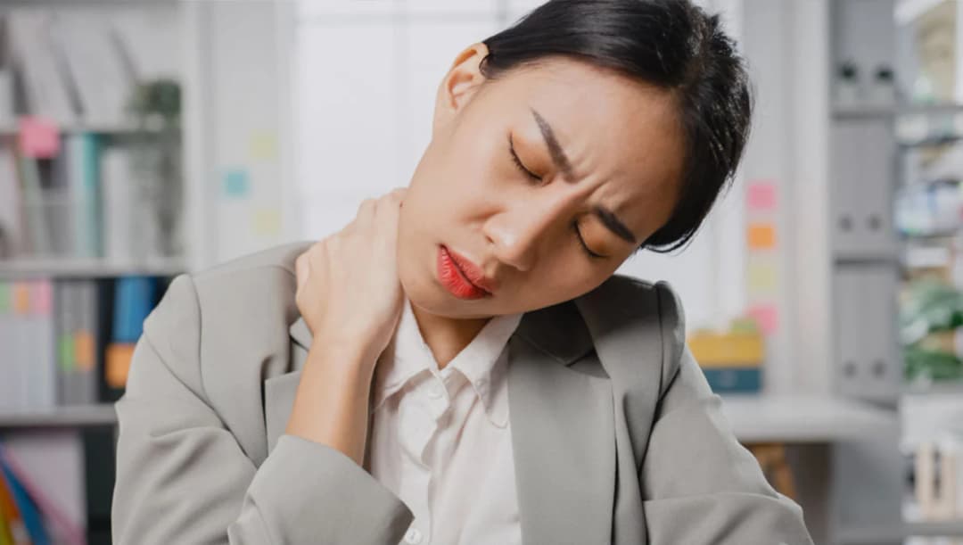 ทำความรู้จัก ‘HYBRID ACDF’  ขั้นกว่าของการผ่าตัดเปลี่ยนหมอนรองกระดูกคอ