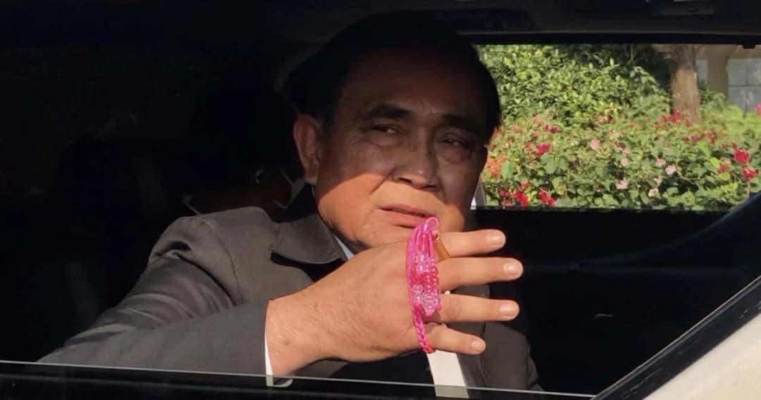 พล.อ.ประยุทธ์ รุดเข้า รพ.พระมงกุฎเกล้าฯ อาการมือขวาบวม แพทย์สั่งงดภารกิจชั่วคราว