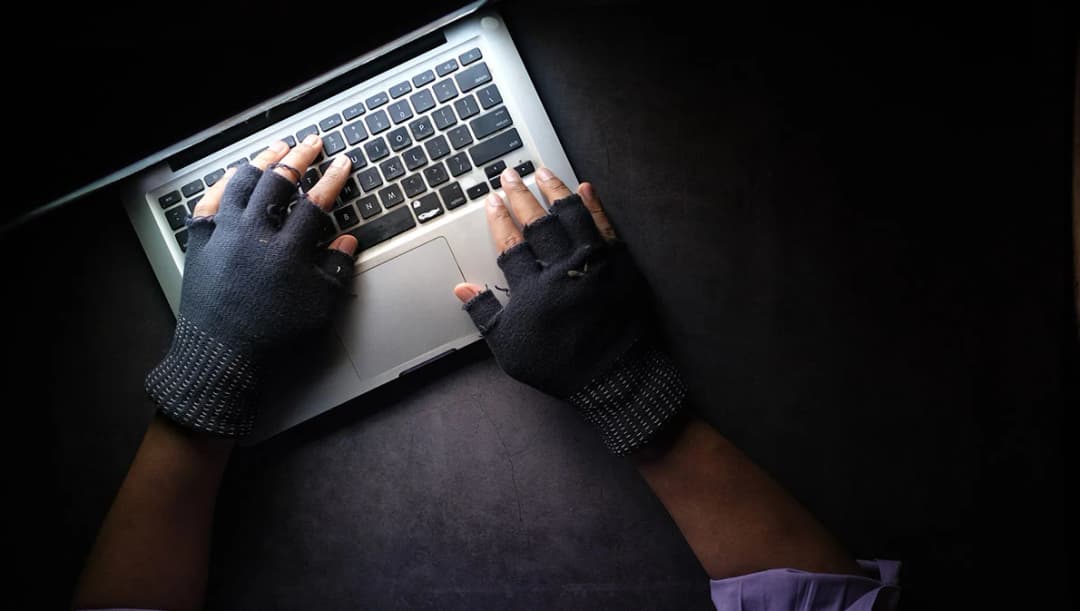 วันมาฆบูชา สายบุญต้องระวัง โจรออกอุบาย ‘เวียนเทียนออนไลน์’ หลอกติดตั้งแอปฯ ดูดเงิน