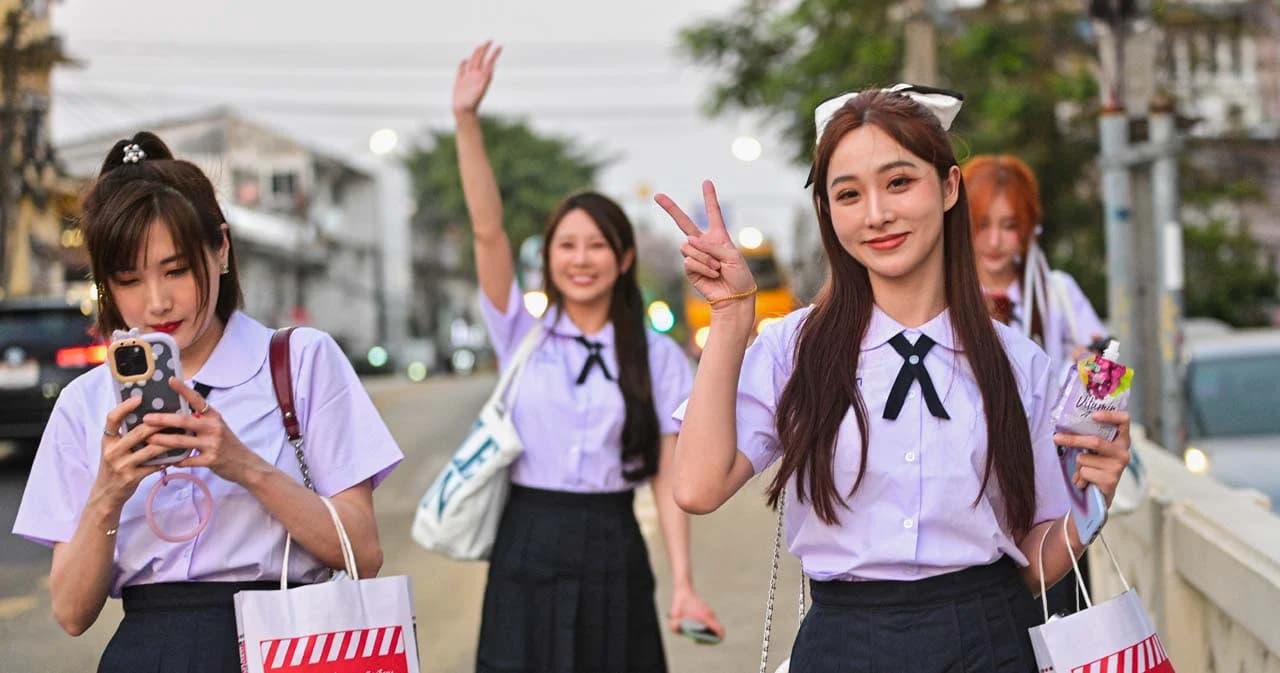 ‘บางลำพู’ หมุดหมายใหม่นักท่องเที่ยวจีน หาซื้อชุดนักเรียนไทยใส่ตามรอยซีรีส์ดัง