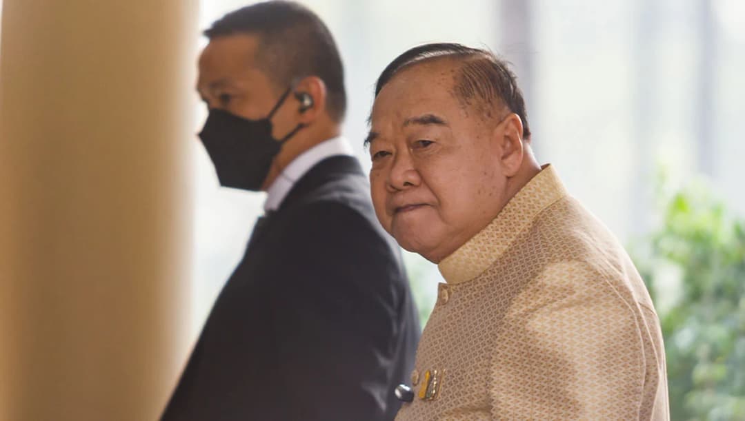 พล.อ.ประวิตร ไม่เจอ ‘สมศักดิ์-สุริยะ’ ไม่รู้ข่าวจะย้ายไปเพื่อไทย