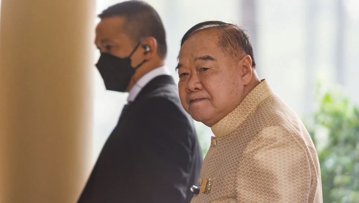 พล.อ.ประวิตร ไม่เจอ ‘สมศักดิ์-สุริยะ’ ไม่รู้ข่าวจะย้ายไปเพื่อไทย