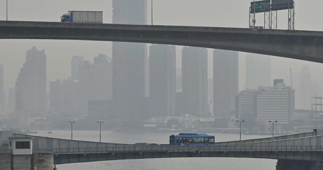 ท้องฟ้าเหนือกรุงเทพมหานคร ถูกปกคลุมด้วยฝุ่น PM2.5 