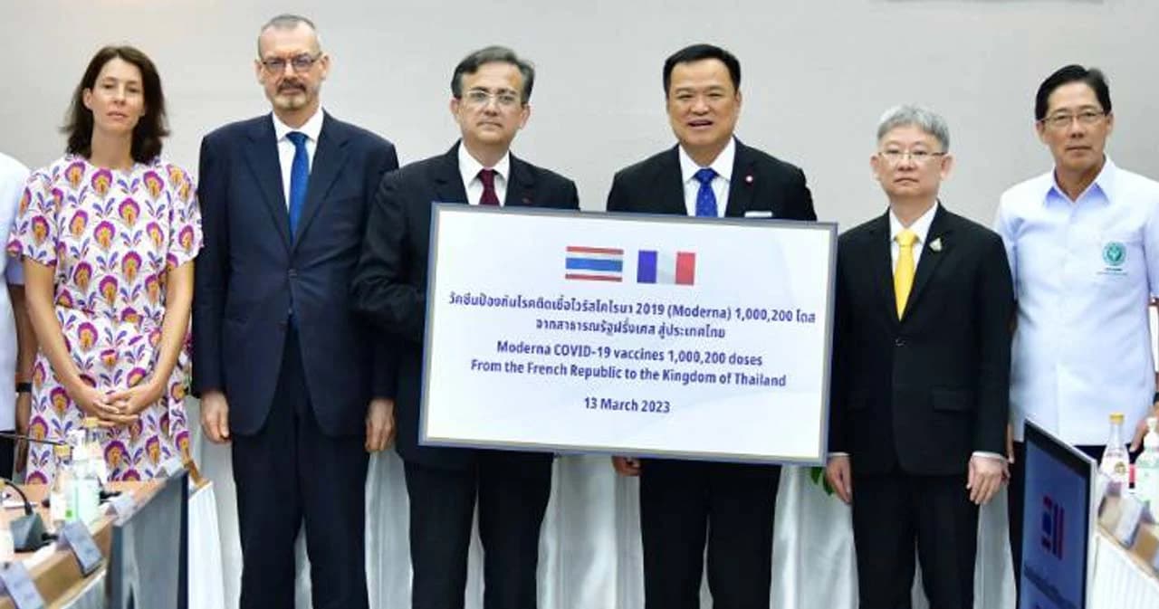 สธ.รับมอบวัคซีนโมเดอร์นา รุ่นใหม่ ชนิด ‘Bivalent’ กว่า 1 ล้านโดส จากรัฐบาลฝรั่งเศส