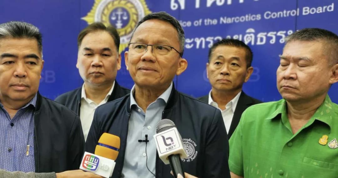 ‘2 มิตร’ ทิ้งพลังประชารัฐ ‘สมศักดิ์’ เปิดใจย้ายไป ‘พรรคใหม่’ แน่ 17 มี.ค.นี้รู้กัน