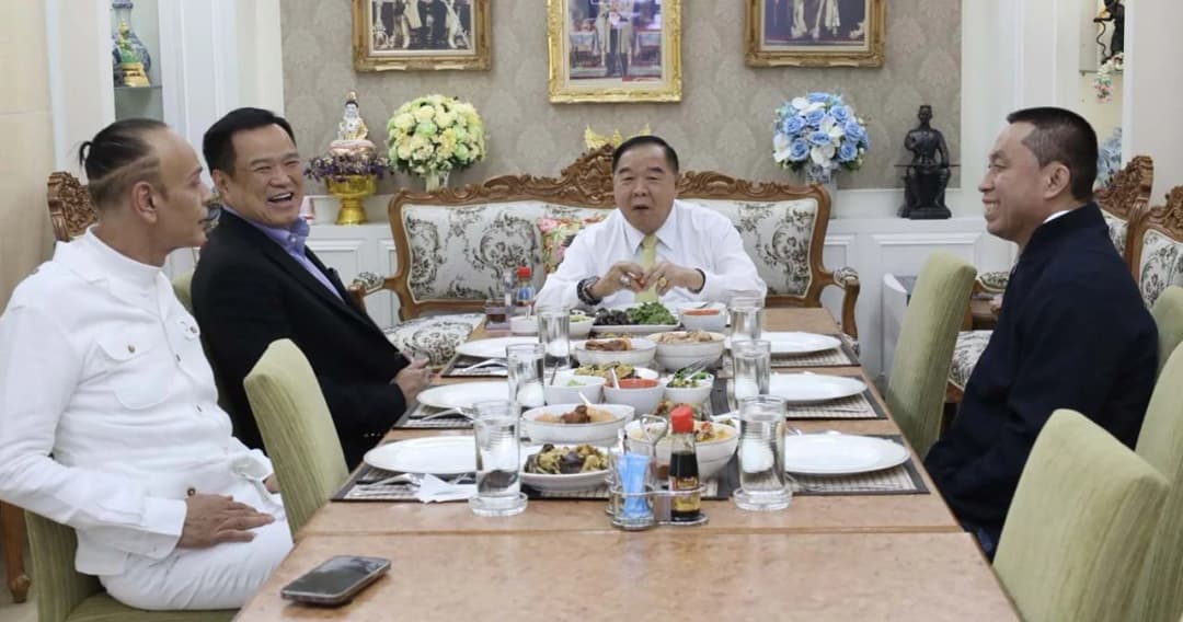 ขั้วการเมืองใหม่? เปิดภาพชื่นมื่น พลังประชารัฐ-ภูมิใจไทย