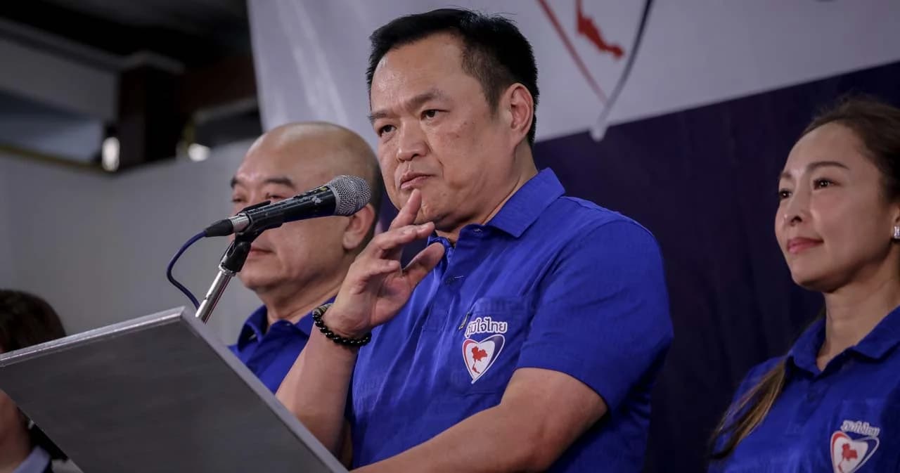 เลือกตั้ง 66 ‘อนุทิน’ ประกาศ ตัวเองเหมาะที่สุด นั่งนายกฯ ในสถานการณ์แบบนี้ เจอคนเป็นลมคว้าน้ำมันกัญชาช่วย