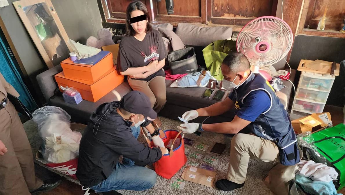 รวบ ‘นารา เครปกะเทย’ หลอกขายกล่องสุ่ม