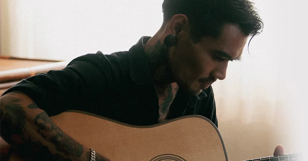 ‘ขอเก็บไว้’ บทเพลงเศร้ากินใจจากชีวิตจริงของ ‘เล็ก พงษธร’