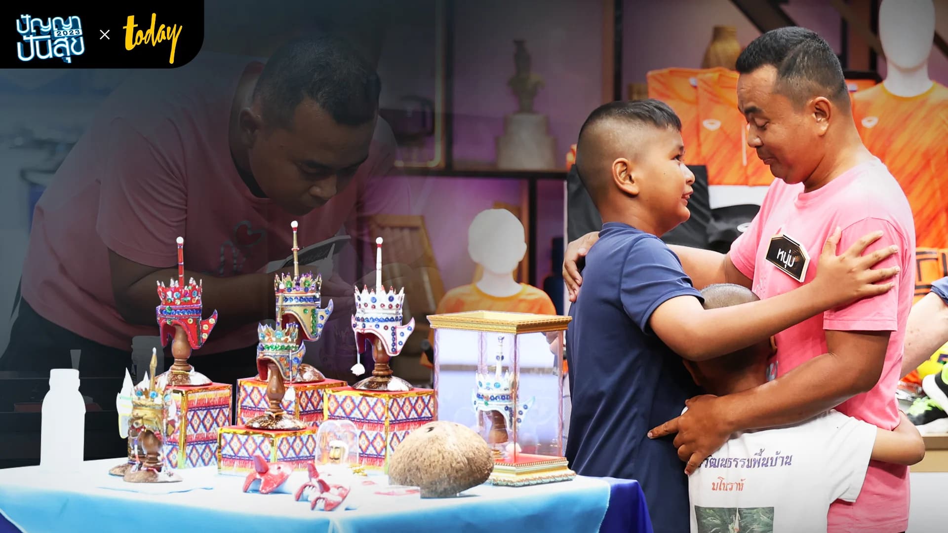 “เทริดโนราจิ๋ว” สิ่งประดิษฐ์จากวัฒนธรรมท้องถิ่น สู่การต่อลมหายใจให้สามพ่อลูกบ้าน “ดำแม็ง”