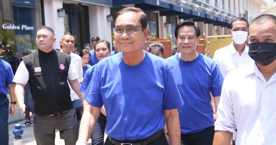 เลือกตั้ง 66 ‘พล.อ.ประยุทธ์’ เผยคือยุทธศาสตร์ ไม่ลงปาร์ตี้ลิสต์ ส่งไม้ต่อ ‘พีระพันธุ์’ หากได้นั่งนายกฯ อีก 2 ปี