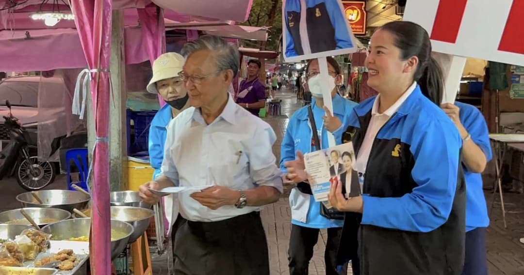 เลือกตั้ง 66 ‘ชวน หลีกภัย’ เสาหลักของประชาธิปัตย์ วัย 84 ปี ช่วยผู้สมัคร ส.ส.กทม. หาเสียง