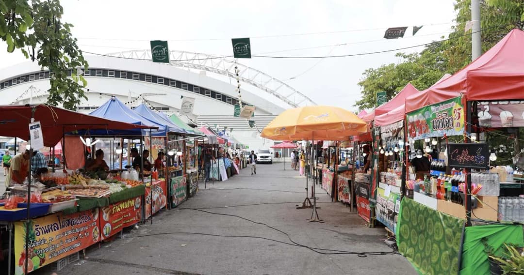 ส่องกลเม็ด ‘ธรรมศาสตร์’ ปั้น ‘ตลาดนัด – พื้นที่ธุรกิจ’ จุดประกายนักศึกษา – รับใช้ชุมชน