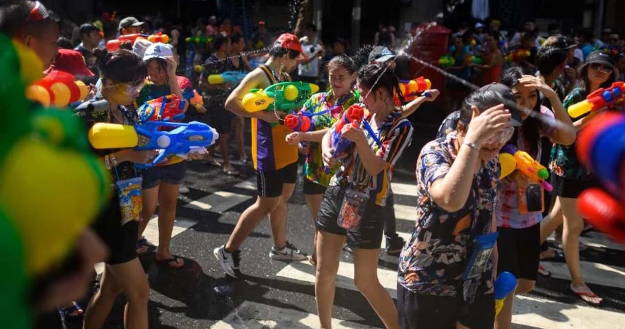 สงกรานต์ 2566 งดปิดถนน เล่นสงกรานต์สีลม เช็กจุดเล่นน้ำ อื่นๆ ในกทม.