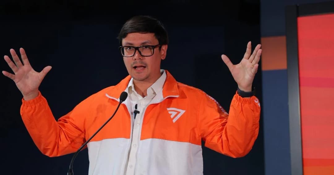 ‘รังสิมันต์ โรม’ วอนอัยการทบทวน หลังเลื่อนสั่งคดี ‘ส.ว.อุปกิต’