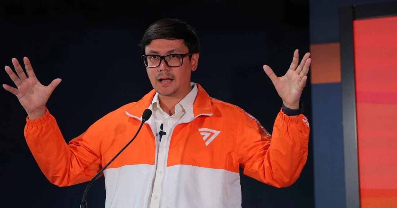 ‘รังสิมันต์ โรม’ วอนอัยการทบทวน หลังเลื่อนสั่งคดี ‘ส.ว.อุปกิต’