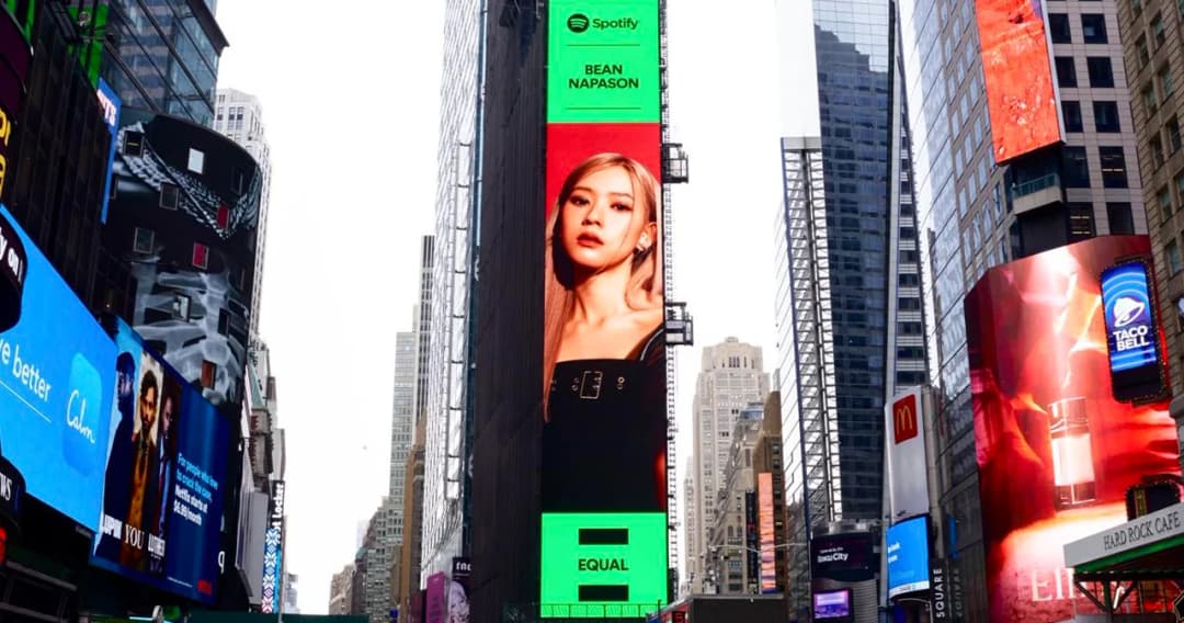 ‘บีน นภสร’ ศิลปินหญิงไทยคนล่าสุด ที่ได้ขึ้นบิลบอร์ดยักษ์ใจกลางไทม์สแควร์นิวยอกร์ก