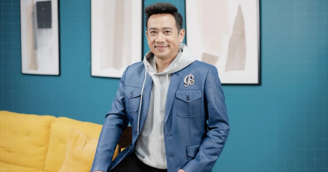 บทสัมภาษณ์ ชีวิตและความหลงใหลในศิลปะการเต้นของ ‘ครูเบิร์ด’ ทายาท ‘สมบัติ เมทะนี’ หนึ่งในกรรมการชิงช้าสรรค์ 2023